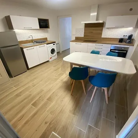 Maison De Rue Centre * Mirande (Gers)