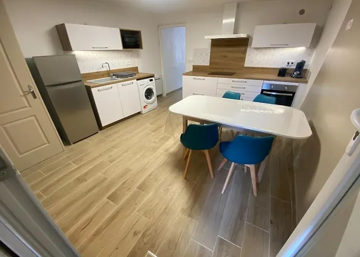 Maison De Rue Centre * Mirande (Gers)